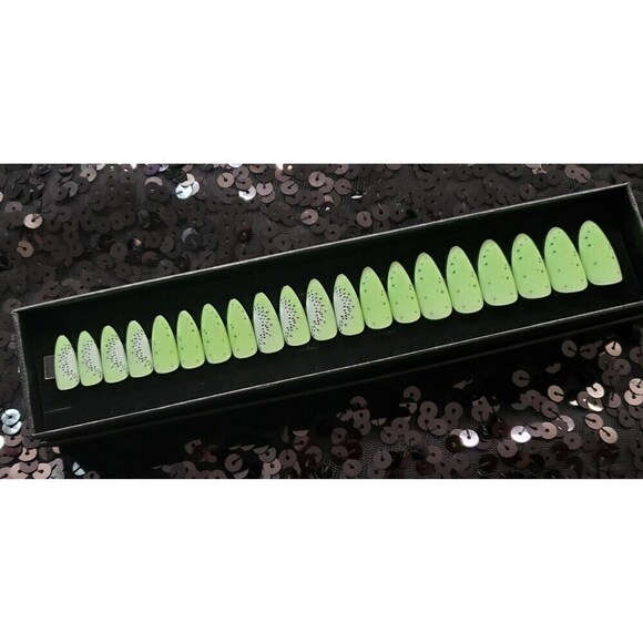 Kiwi Press On Nail Set - Picture 2 of 2